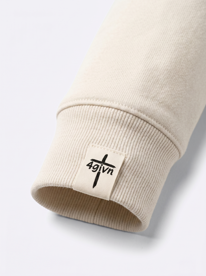 Detail van het 4GIVN mouwlabel op de Natural Raw Daughter of the King hoodie