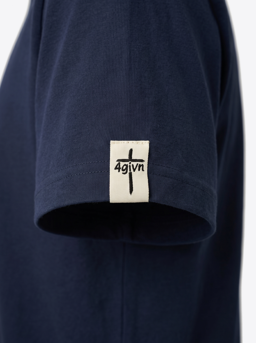 Roar and Whisper, French Navy, detail mouwlabel