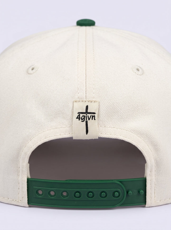 4GIVN Signature Cap pine green off-white achterkant met kruislabel en sluiting